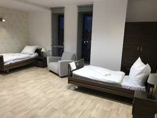 Отель Self-Checkin Hotel Cztery Pory Belchatow - Nocleg Centrum Белхатув Двухместный номер с 2 отдельными кроватями - Подходит для гостей с ограниченными физическими возможностями-3